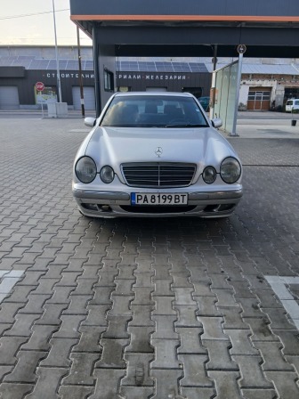 Mercedes-Benz E 220 2.2