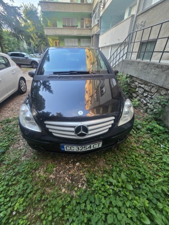 Mercedes-Benz B 180