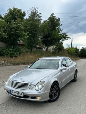 Mercedes-Benz 220