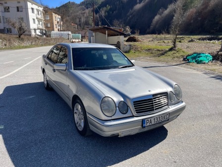 Mercedes-Benz E 220 2.0