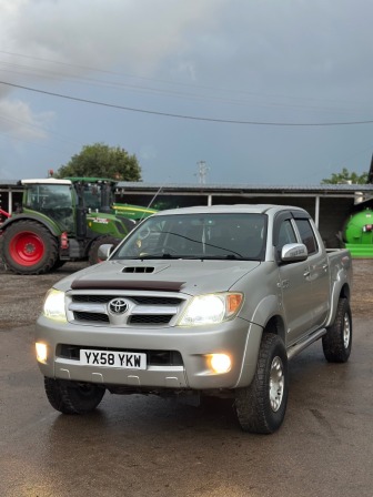 Toyota Hilux Invincible