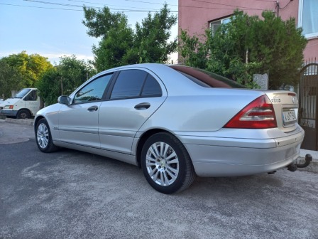 Mercedes-Benz C 220