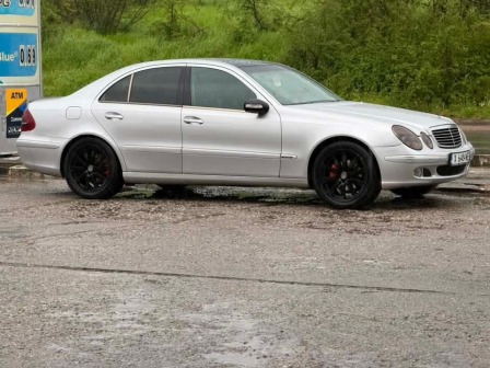 Mercedes-Benz E 270 2.7