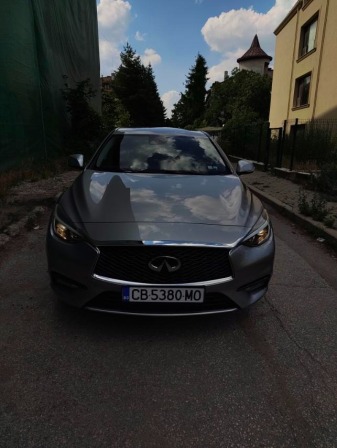 Infiniti Q30 1.6 PURE