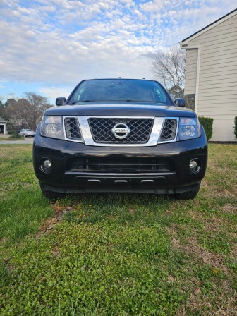 Nissan Pathfinder Silver Edition