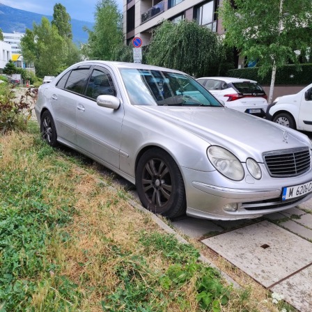 Mercedes-Benz E 240 2,6 w6