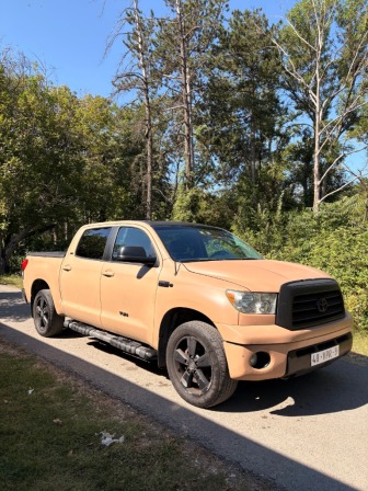 Toyota Tundra 5.7,Hemi V8