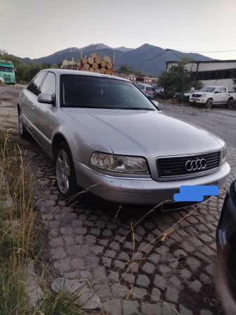 Audi A8 3.7i