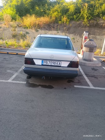 Mercedes-Benz 124