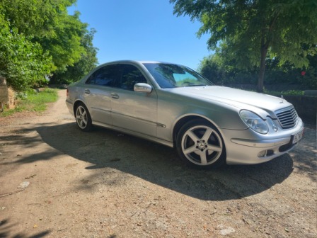Mercedes-Benz 320