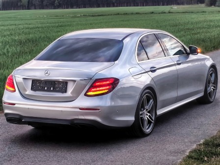 Mercedes-Benz E 220 AMG Line