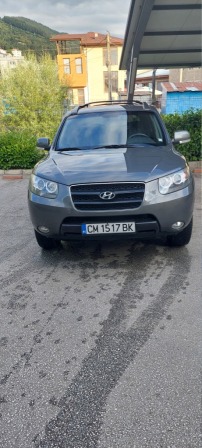 Hyundai Santa