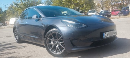 Tesla Model 3 SR+