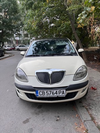 Lancia Ypsilon