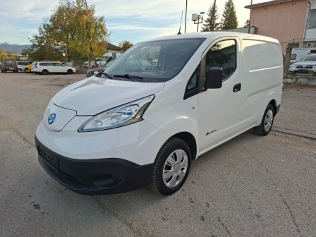 Nissan NV