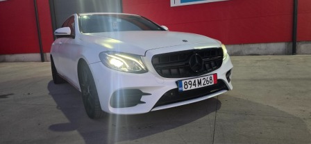 Mercedes-Benz 220
