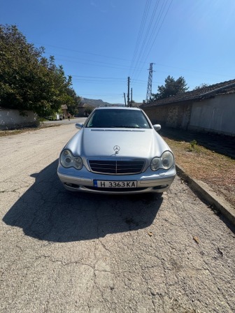 Mercedes-Benz 220