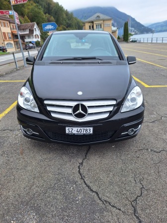 Mercedes-Benz B 180