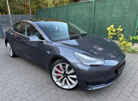 Tesla Model 3 Performans