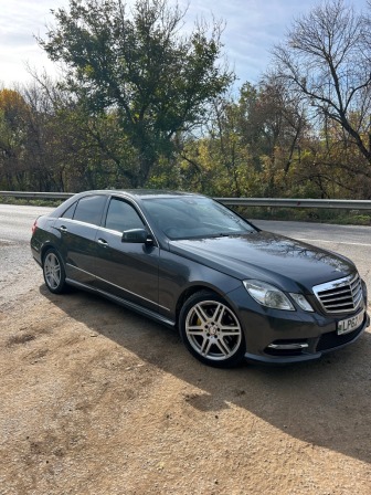 Mercedes-Benz E 250 2.5