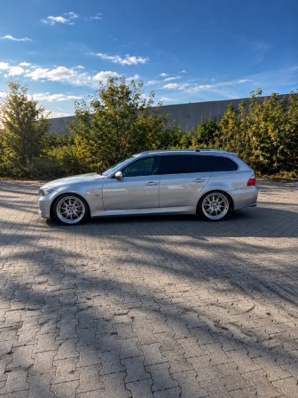 BMW 330