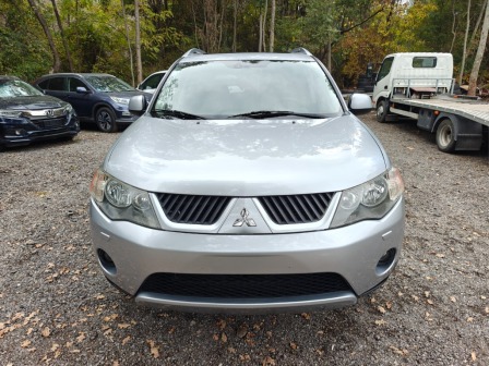 Mitsubishi Outlander 2.4i 4WD ГАЗ