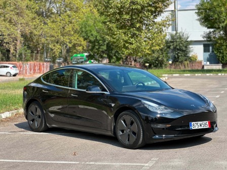 Tesla Model 3 SR+