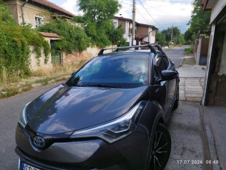 Toyota C-HR 1.8 хибрид