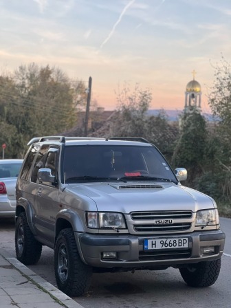 Isuzu Trooper