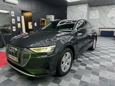 Audi E-tron